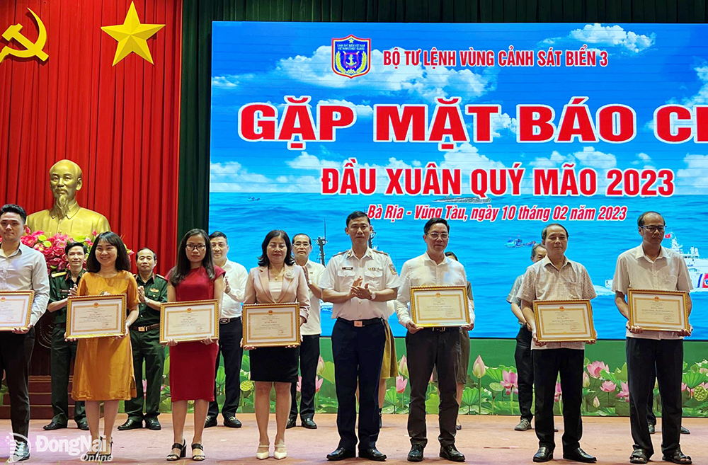 tang cuong phoi hop giua cac co quan bao chi voi vung canh sat bien 3 hinh 1