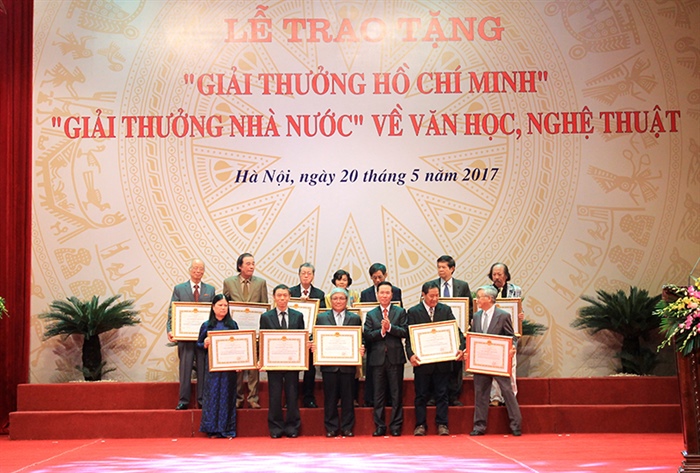 giai quyet vuong mac khi xet tang giai thuong van hoc nghe thuat hinh 1