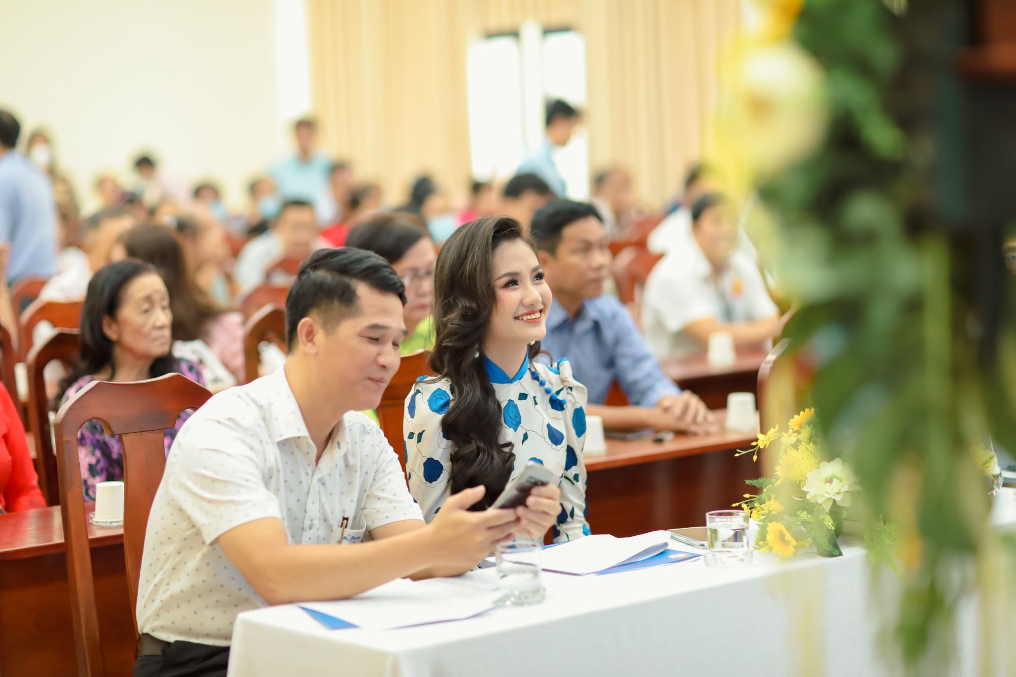 tranh tai voi nguoi dep 65 nuoc hoa hau nguyen thanh ha quyet tam chinh phuc the gioi voi ao dai viet hinh 1