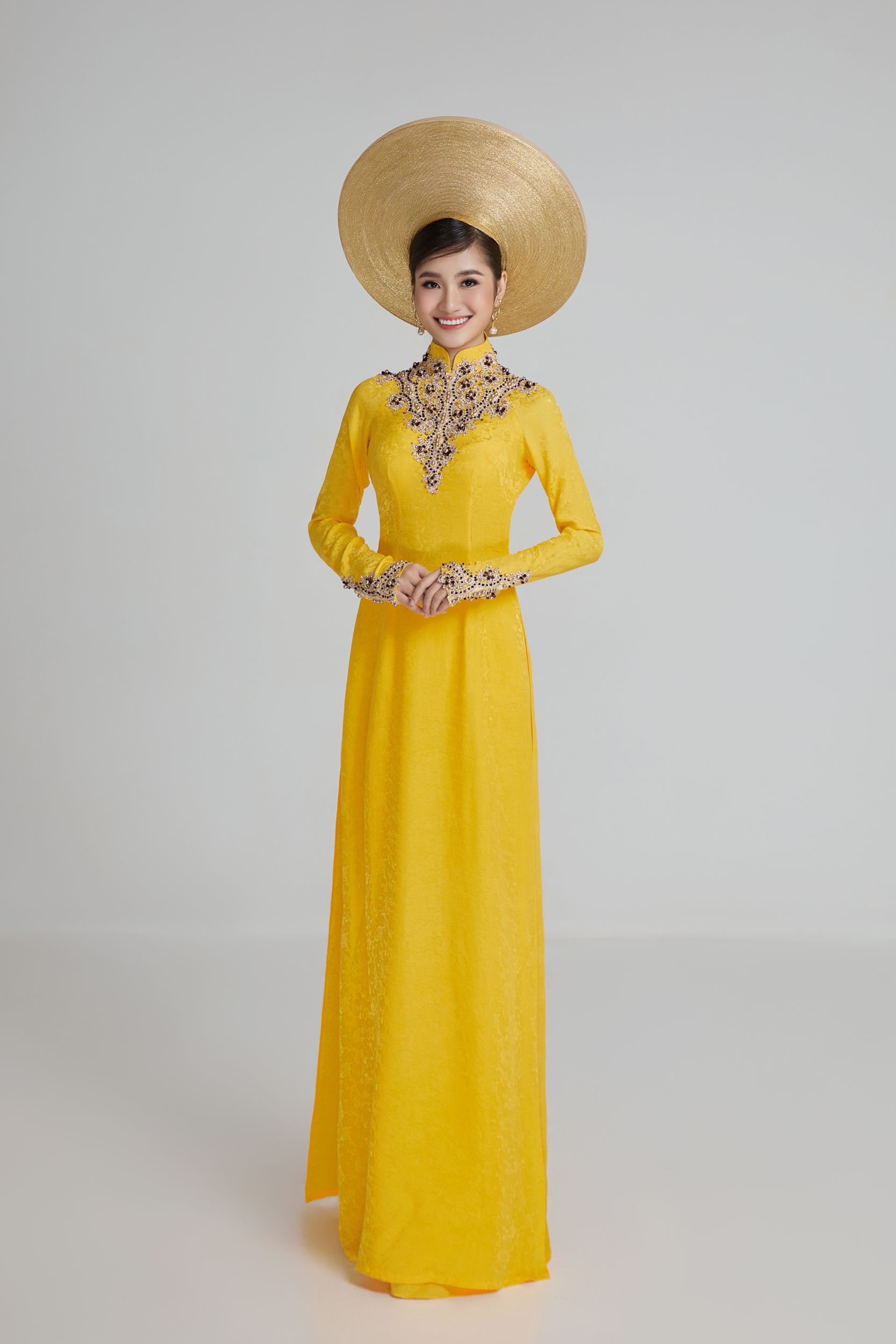 tranh tai voi nguoi dep 65 nuoc hoa hau nguyen thanh ha quyet tam chinh phuc the gioi voi ao dai viet hinh 5