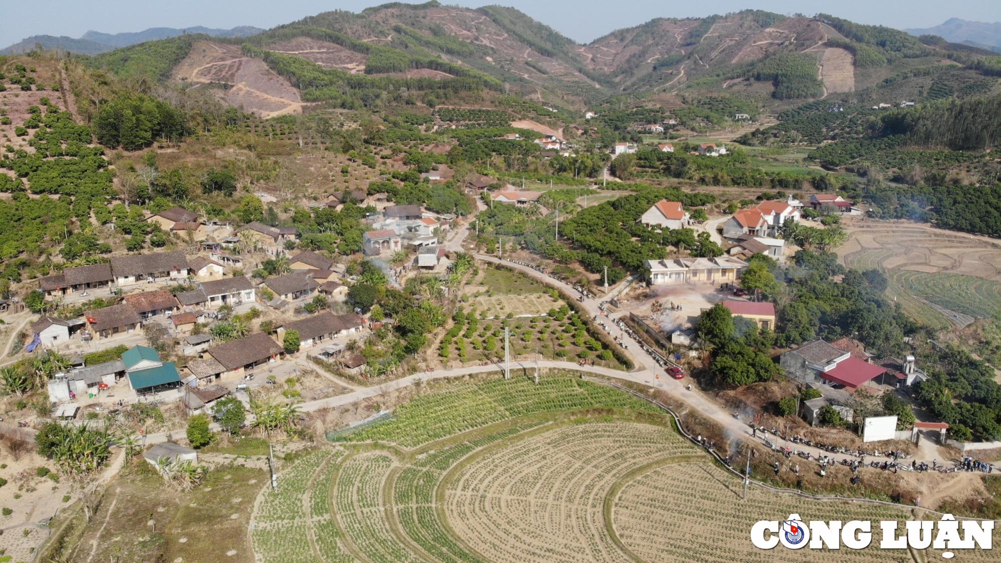 bac giang chiem nguong ve dep binh di nen tho cua ban bac hoa hinh 14