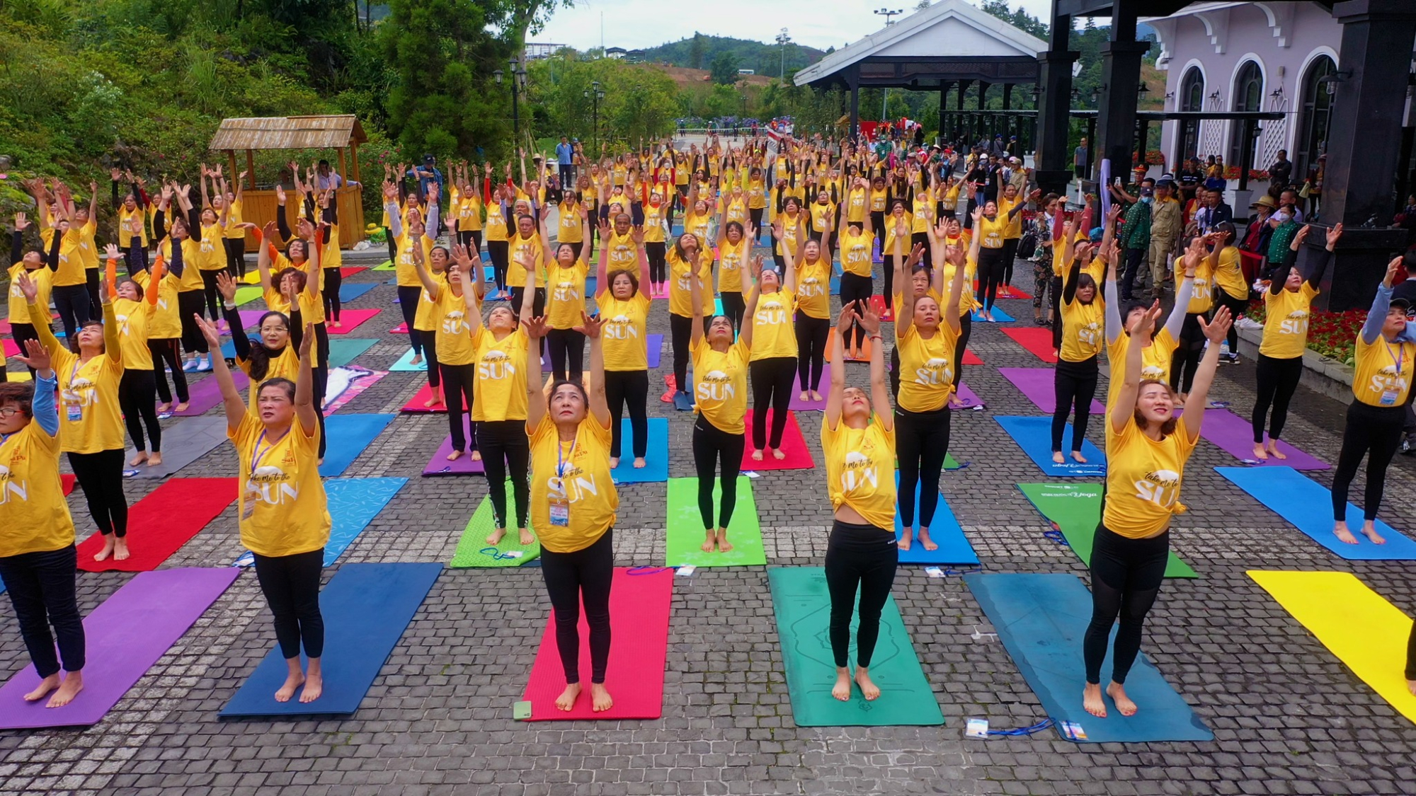 600 nguoi tham gia ngoi sao yoga  festival yoga mua xuan 2023 hinh 1