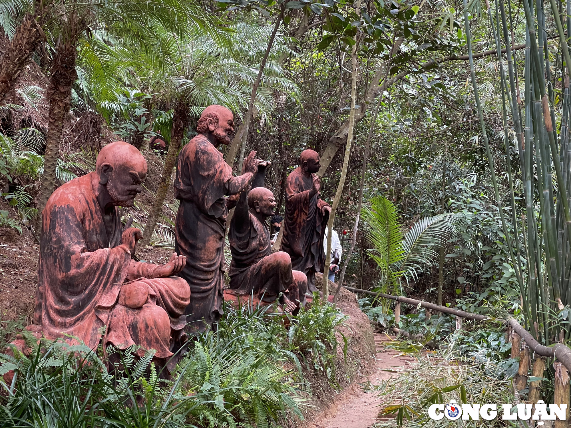 chua dung dia tang phi lai tu noi tien canh an lac tai ha nam hinh 15