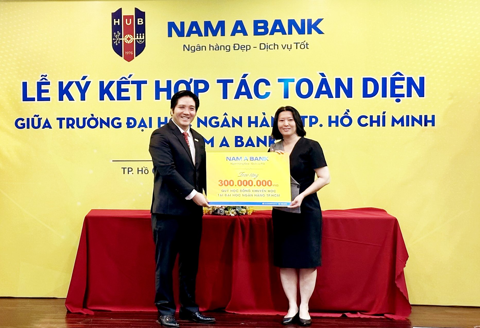 nam a bank hop tac toan dien cung dai hoc ngan hang tphcm hinh 2