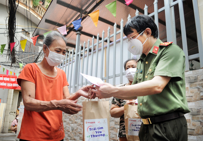 nhung nha bao chien si cong an nhan dan cau noi trong hoat dong nhan dao tu thien hinh 1