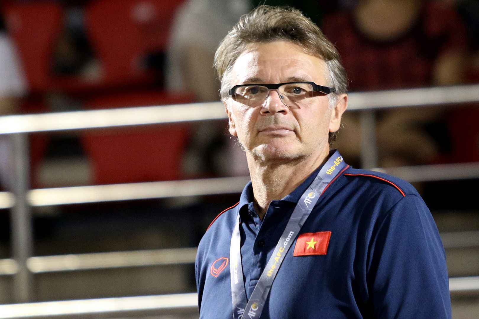 hlv philippe troussier dan dat doi tuyen bong da viet nam hinh 1