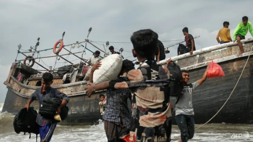 nguoi ti nan rohingya do bo vao bo bien indonesia hinh 1