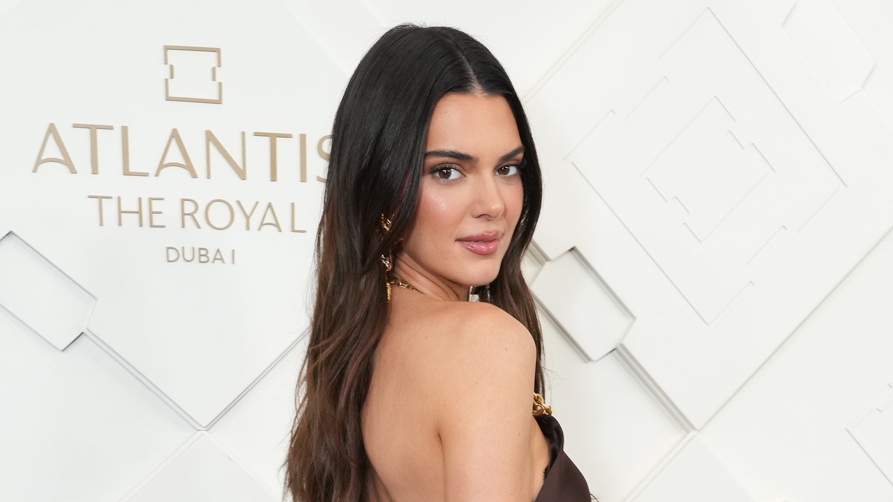 kendall jenner hen ho nam ca si tung gianh giai grammy hinh 2