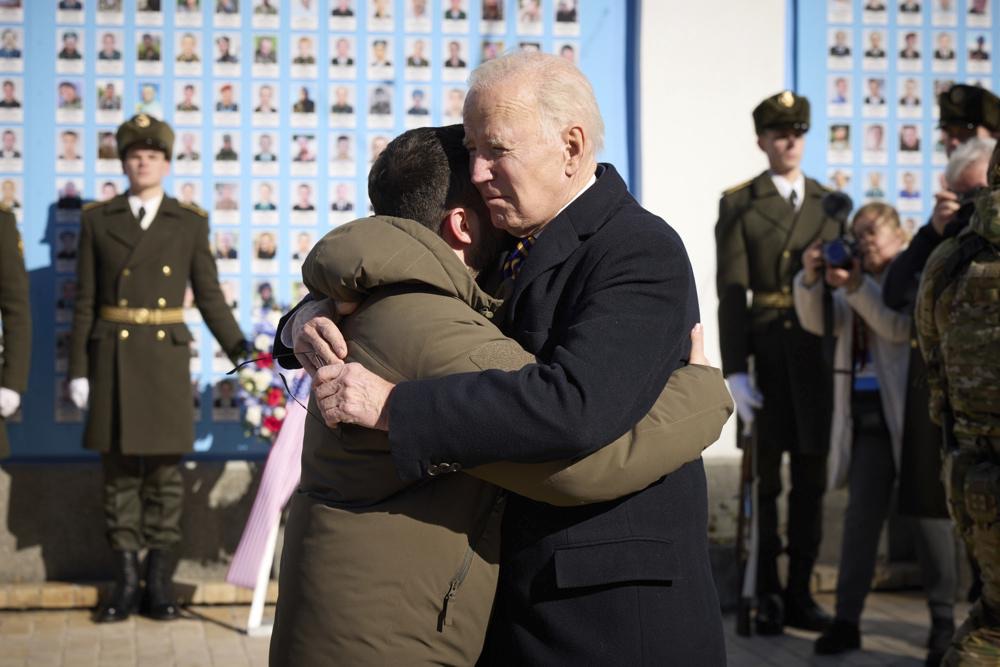 nga khong de cao chuyen tham ukraine cua ong biden hinh 1