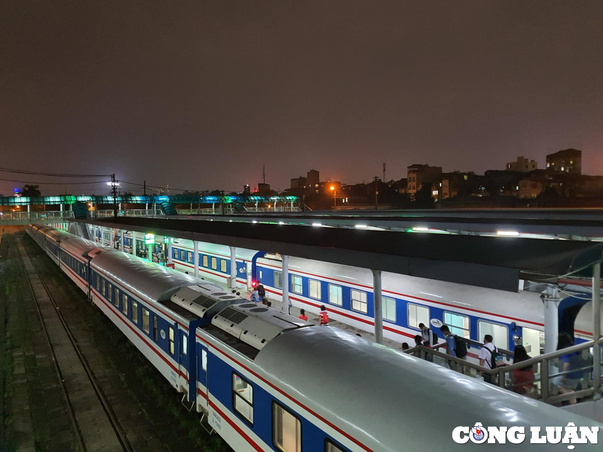 Ga đầu cuối của tuyến đường sắt tốc độ cao Bắc - Nam được đề xuất kết nối vào đến ga Hà Nội để thu hút khách đi tàu. Ảnh minh họa.