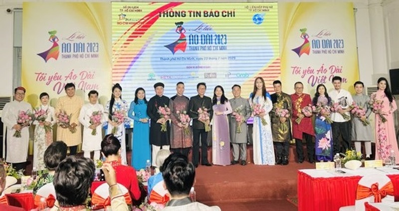 du khach co the tuong tac truc tuyen voi le hoi ao dai tphcm 2023 hinh 4