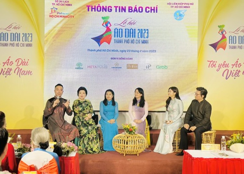 du khach co the tuong tac truc tuyen voi le hoi ao dai tphcm 2023 hinh 1