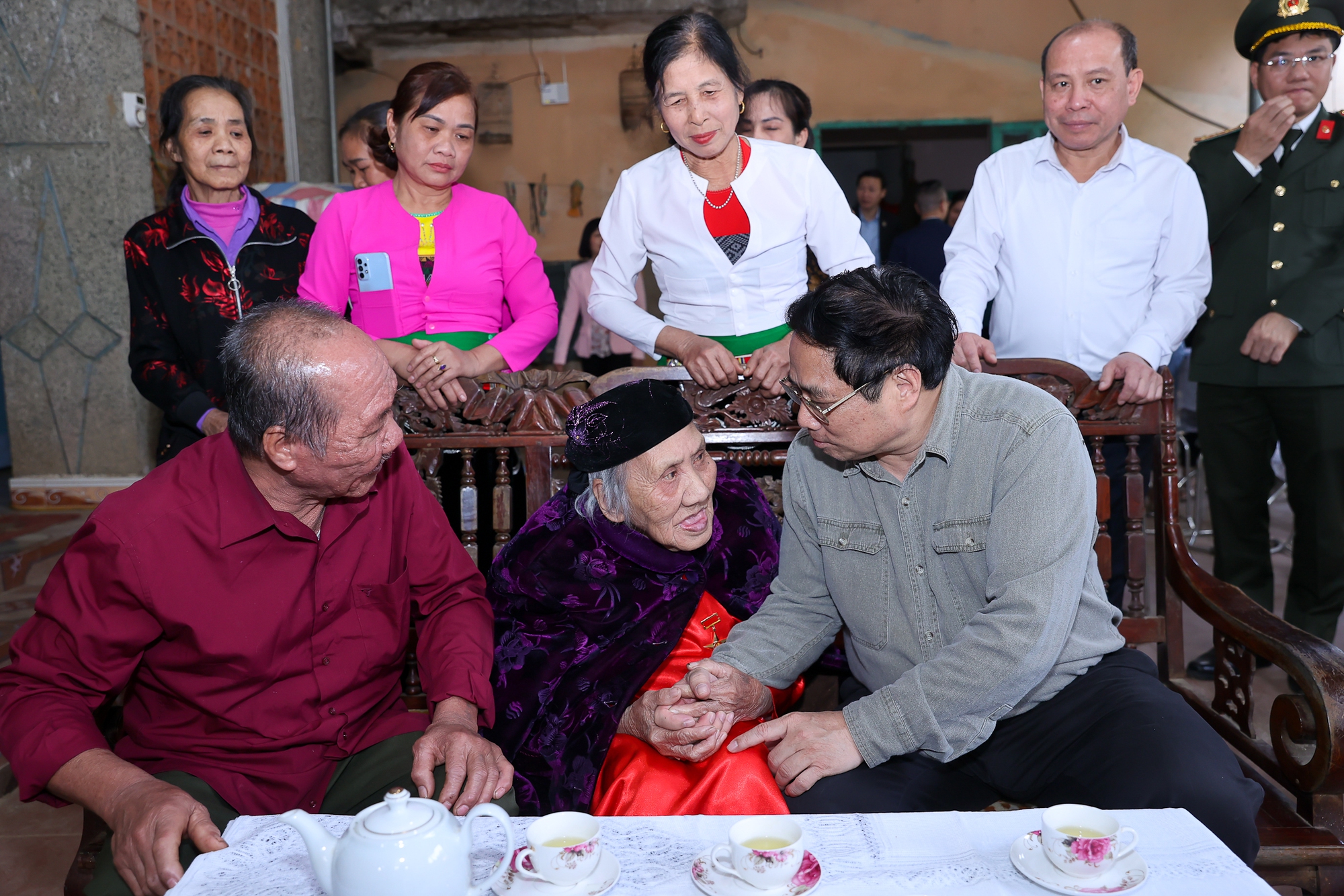 thu tuong kiem tra thi cong mo rong thuy dien hoa binh khao sat nha o xa hoi quynh lam hinh 6