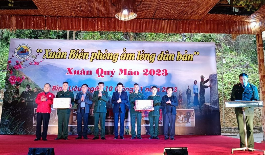 cung an cung o cung lam cung noi tieng dong bao dan toc hinh 6