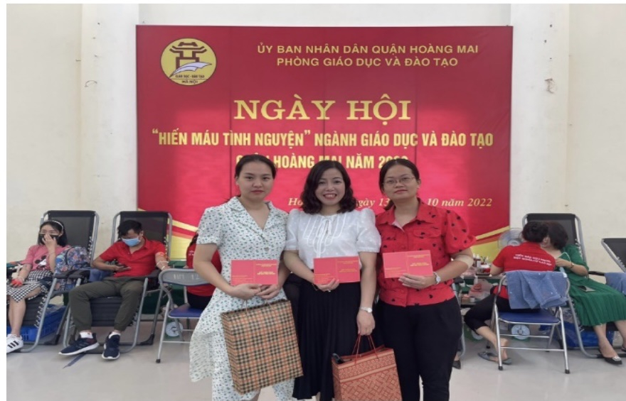 co giao hoang thi ngoc anh  to truong chuyen mon tam guong nguoi giao vien tam huyet yeu nghe men tre hinh 3