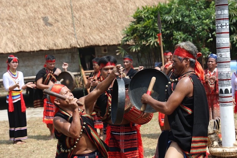 chuoi hoat dong thang 3 mua xuan va tuoi tre tai lang van hoa  du lich cac dan toc viet nam hinh 3