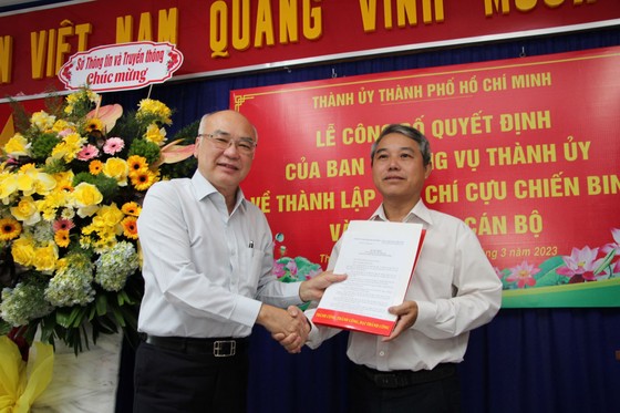 trao quyet dinh thanh lap tap chi cuu chien binh tphcm hinh 1