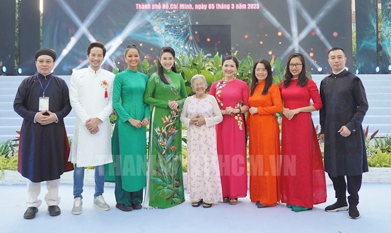 hon 3000 nguoi tham gia dieu hanh voi ao dai tai tp ho chi minh hinh 3