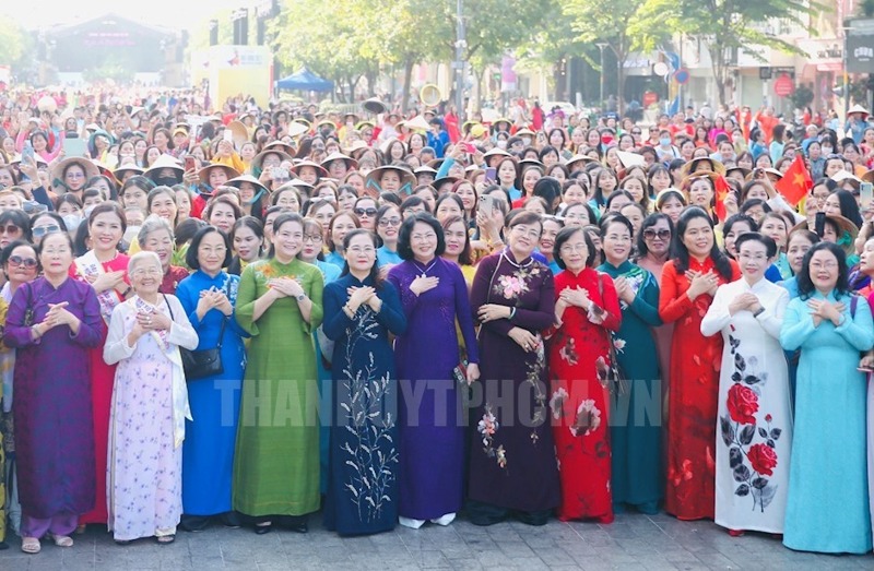 hon 3000 nguoi tham gia dieu hanh voi ao dai tai tp ho chi minh hinh 2