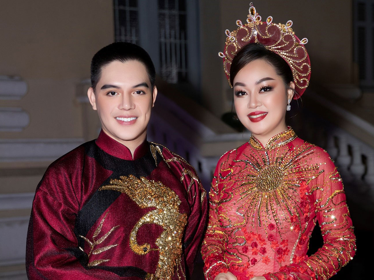 dien ao dai cua ntk brian vo hoa hau hoang thanh nga long lay trong le hoi ao dai tp ho chi minh hinh 1