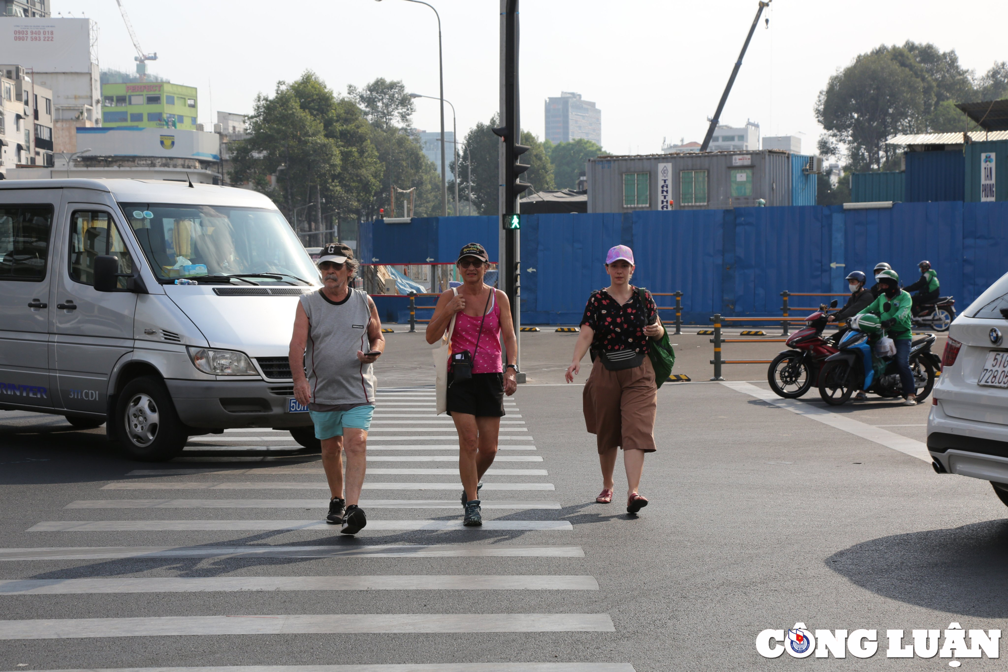 gieng troi khong lo hinh hoa sen cua ga ben thanh metro so 1 co gi doc dao hinh 9