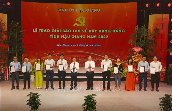 hau giang to chuc le trao giai bao chi ve xay dung dang nam 2022 hinh 1