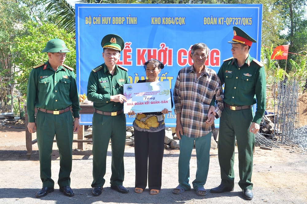 dak lak khoi cong nha doan ket quan dan tang gia dinh kho khan khu vuc bien gioi tren dia ban tinh hinh 1