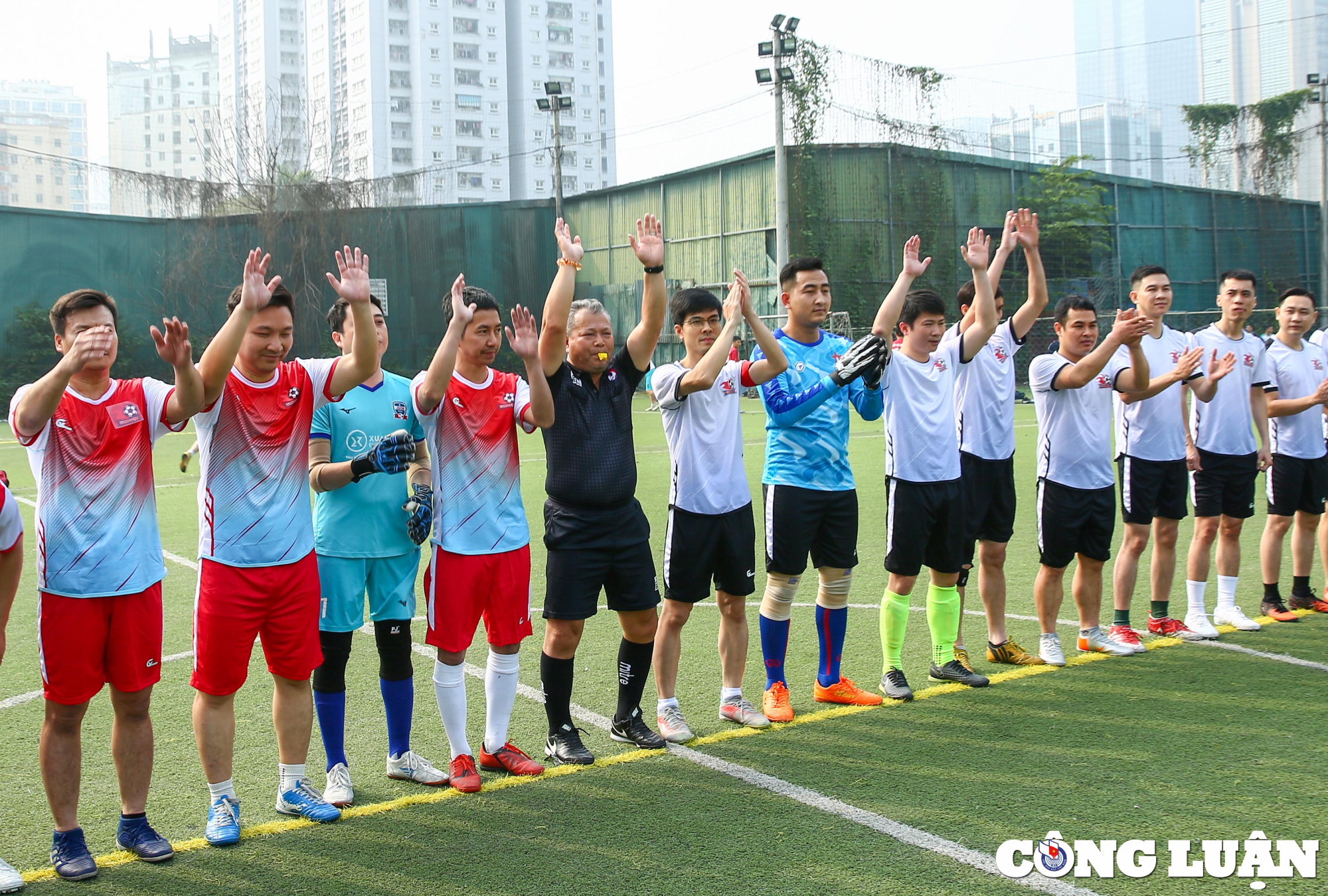 khoanh khac an tuong trong ngay khai mac giai bong da cup bao nha bao va cong luan lan ii 2023 hinh 1