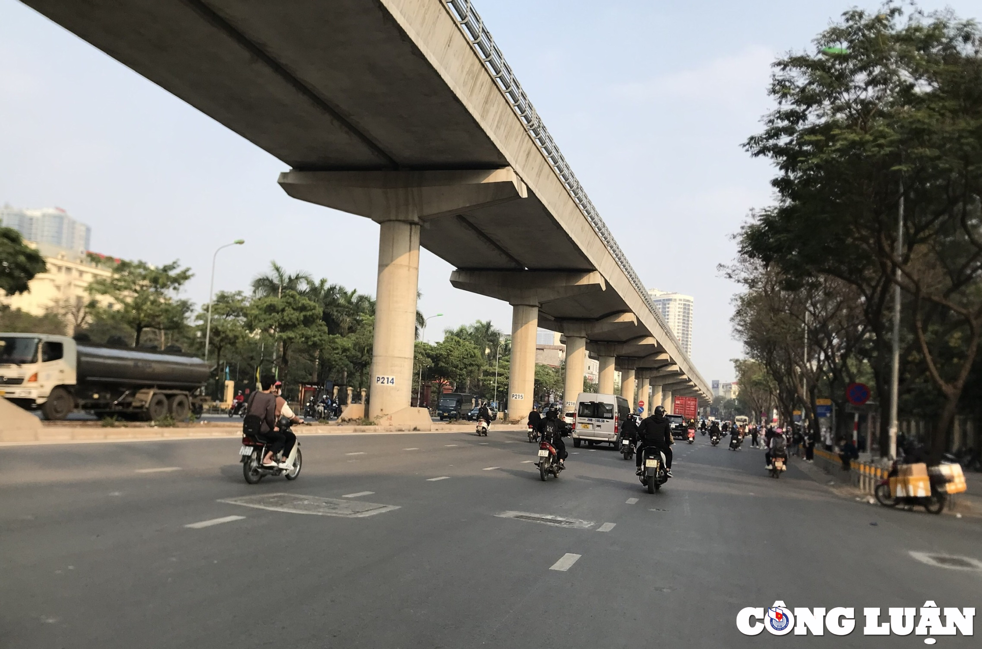 nhung cai bay phia duoi duong sat do thi nhon  ga ha noi hinh 4