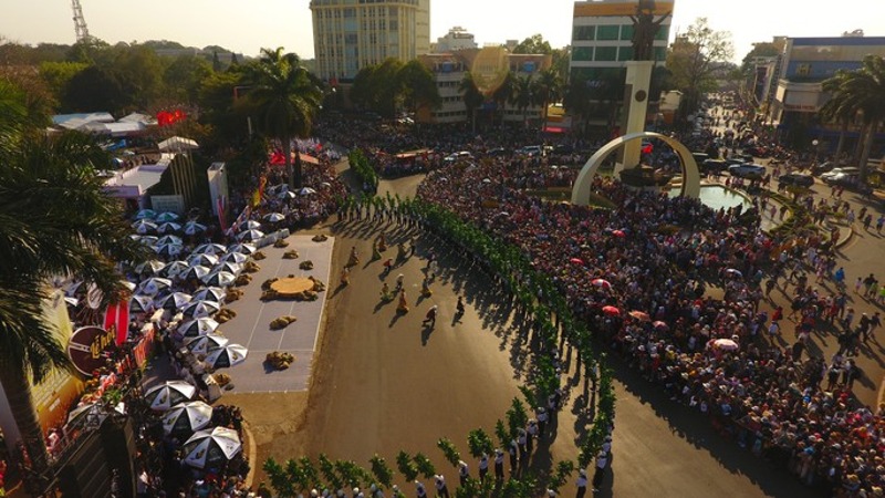 da sac mau le hoi duong pho buon ma thuot hinh 9