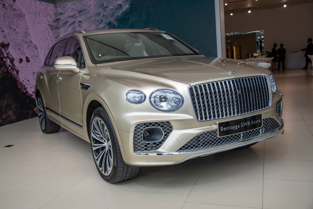 bentley bentayga ewb ra mat tai singapore gia lan banh len toi 112 trieu usd hinh 1