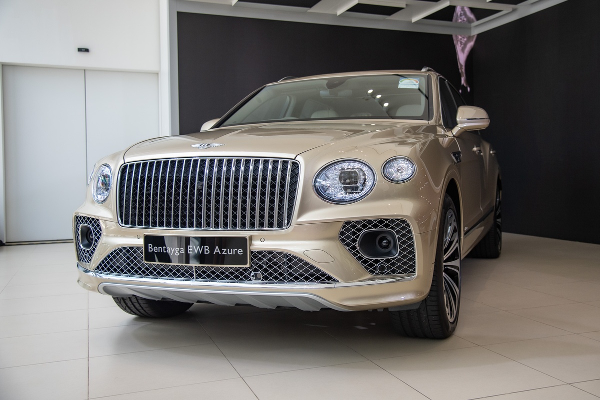 bentley bentayga ewb ra mat tai singapore gia lan banh len toi 112 trieu usd hinh 2