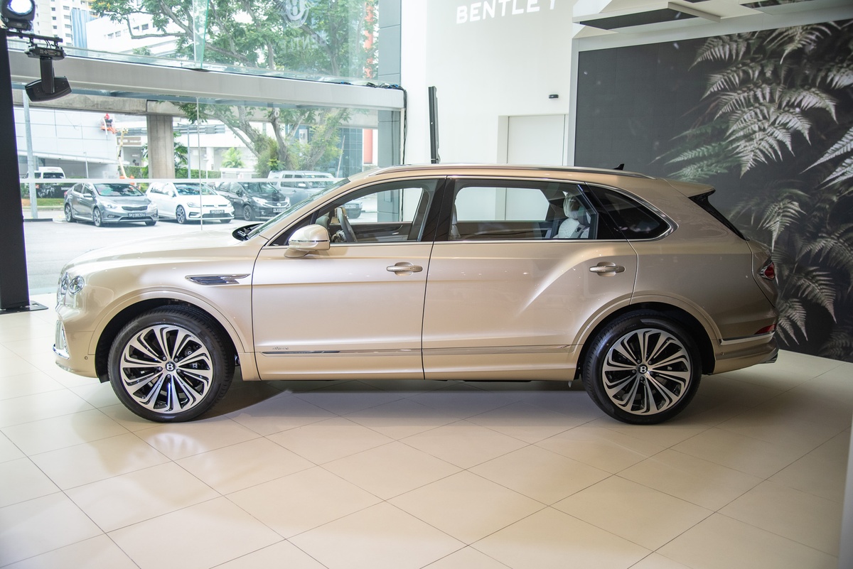 bentley bentayga ewb ra mat tai singapore gia lan banh len toi 112 trieu usd hinh 3