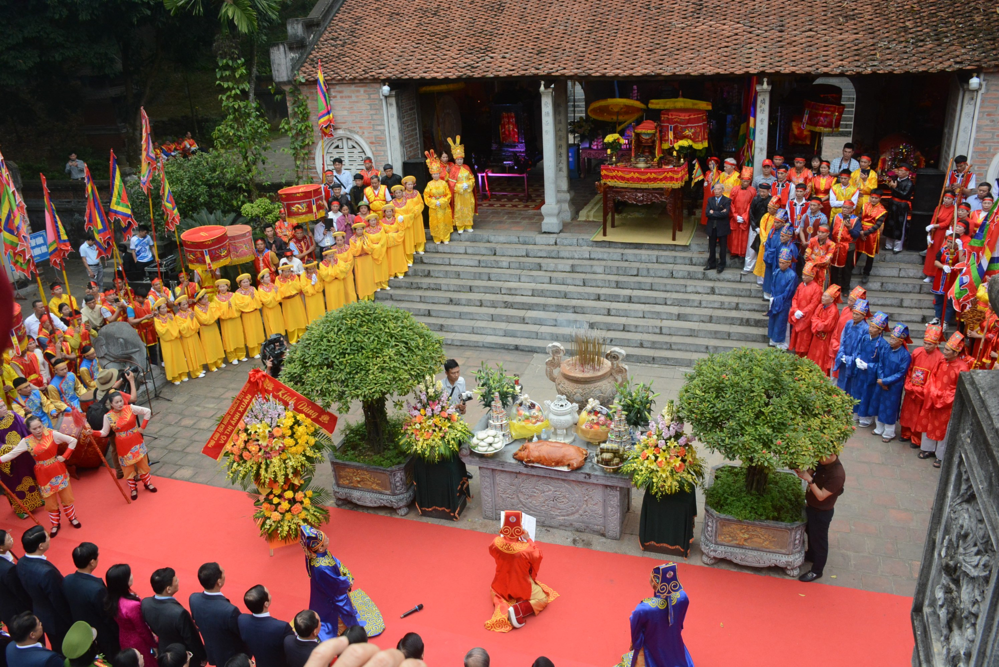 Nghi lễ tấu trình chúc văn, dâng hương tại Lễ hội Đền Bà Triệu năm 2023

