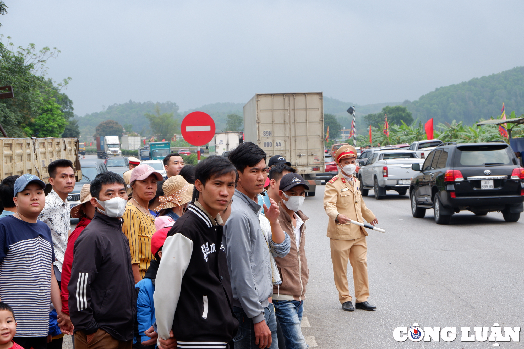 thanh hoa hon 100 can bo chien si bao dam an ninh trat tu le hoi den ba trieu hinh 1