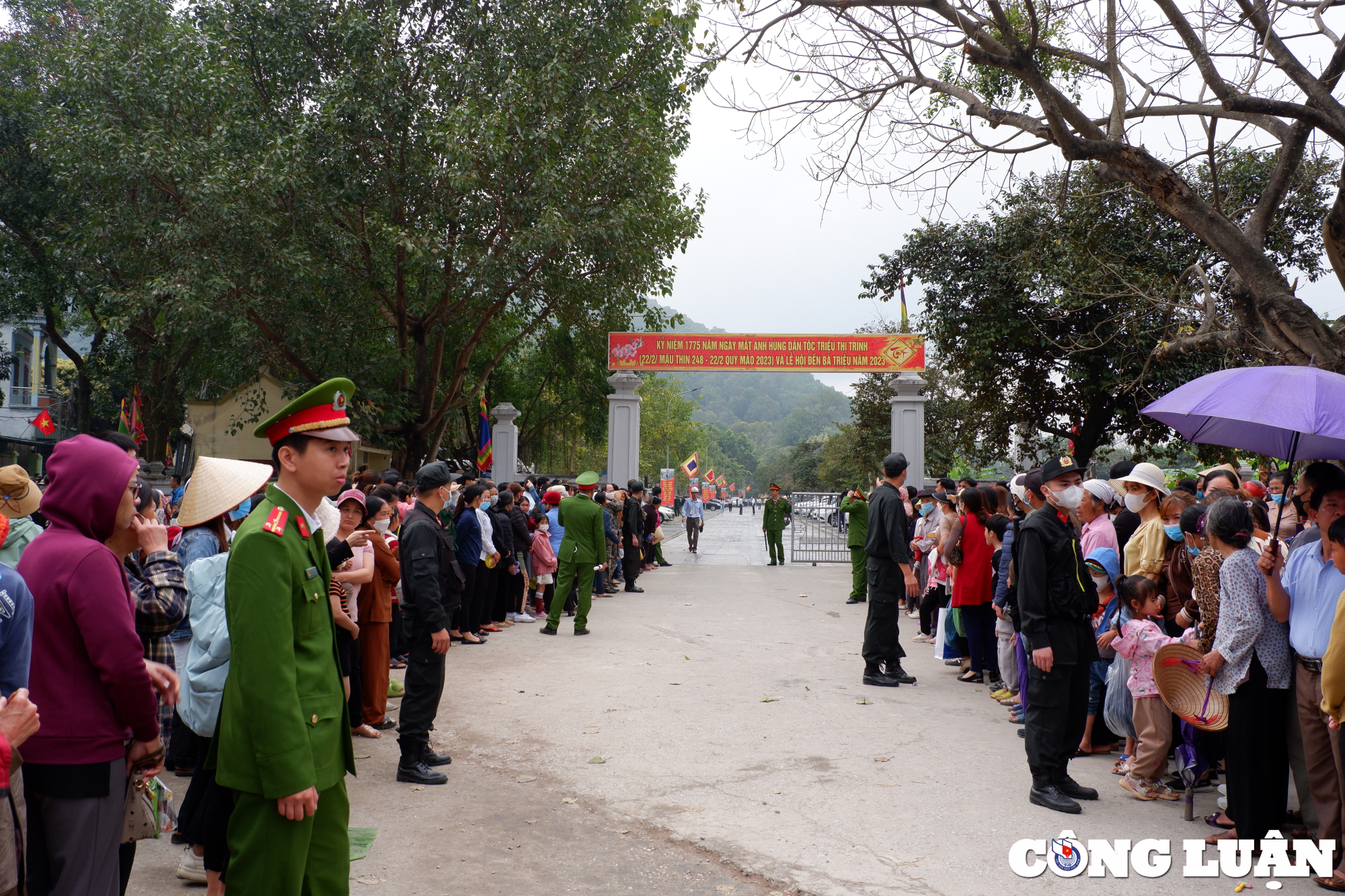 thanh hoa hon 100 can bo chien si bao dam an ninh trat tu le hoi den ba trieu hinh 2