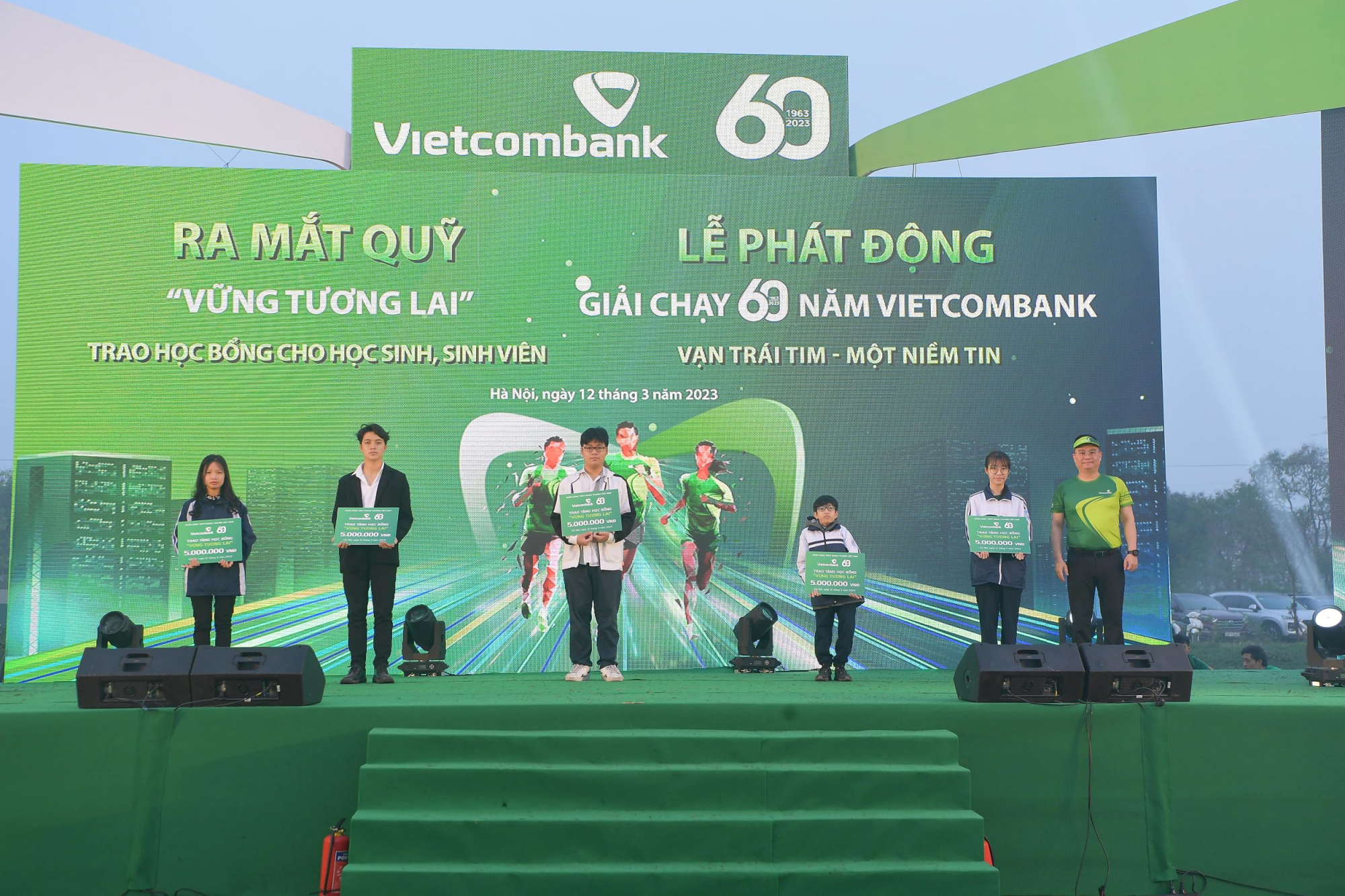 vietcombank ra mat quy vung tuong lai ho tro hoc bong cho hoc sinh sinh vien ngheo va phat dong giai chay hinh 2