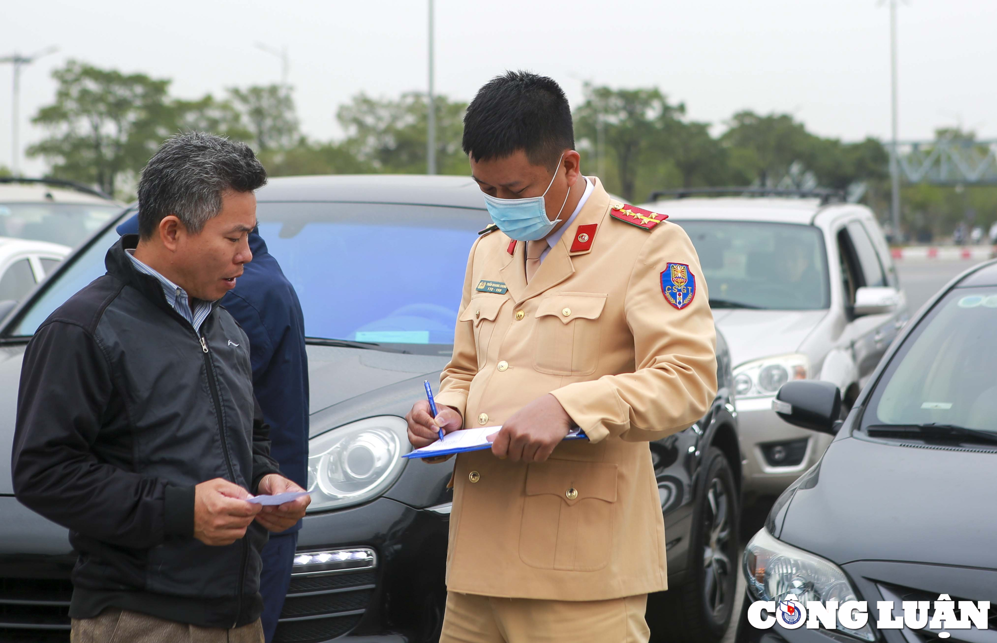 nguoi dan nguoc xuoi khong dang kiem duoc danh ve ha noi cam phieu hen 10 ngay hinh 11