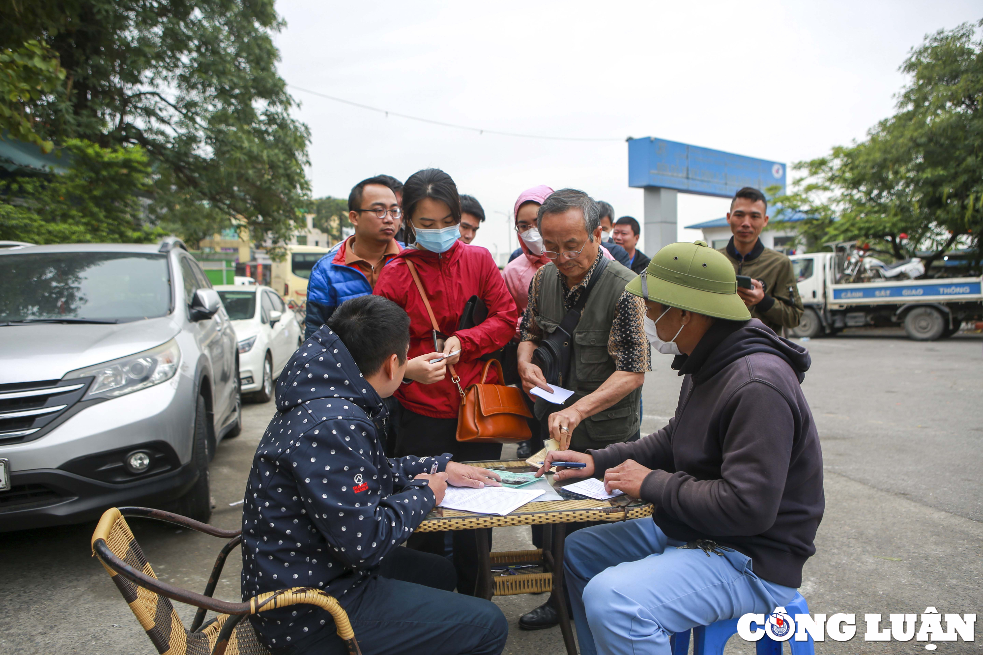 nguoi dan nguoc xuoi khong dang kiem duoc danh ve ha noi cam phieu hen 10 ngay hinh 8