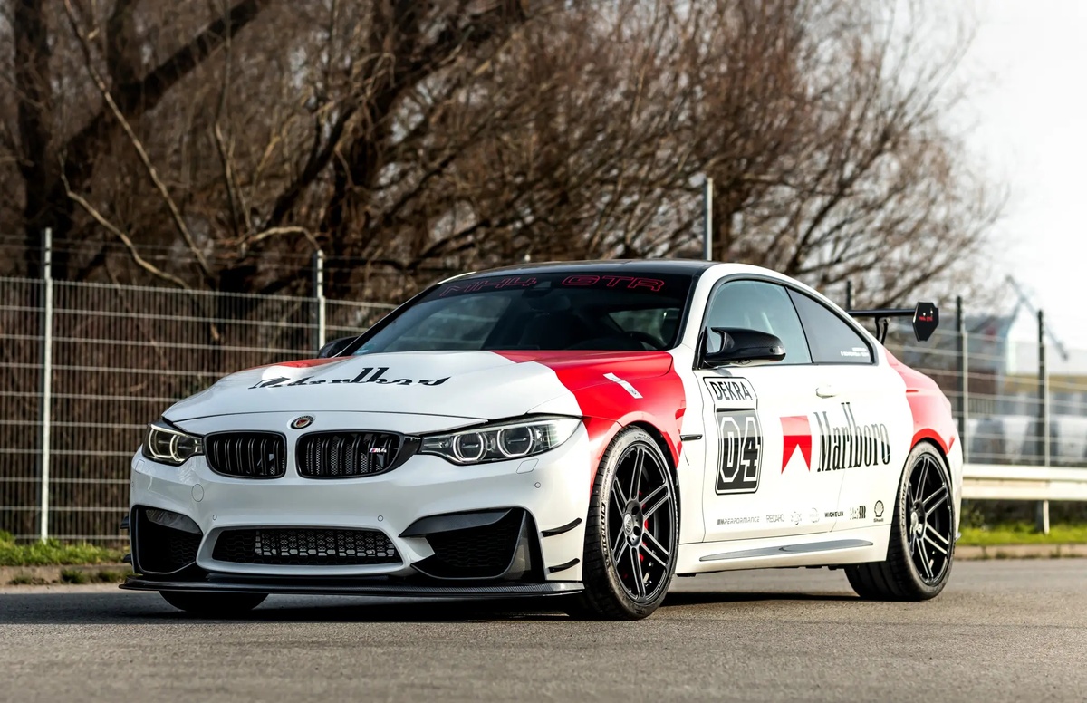 bmw m4 dtm champion edition manhart ra mat manh hon 700 ma luc hinh 1