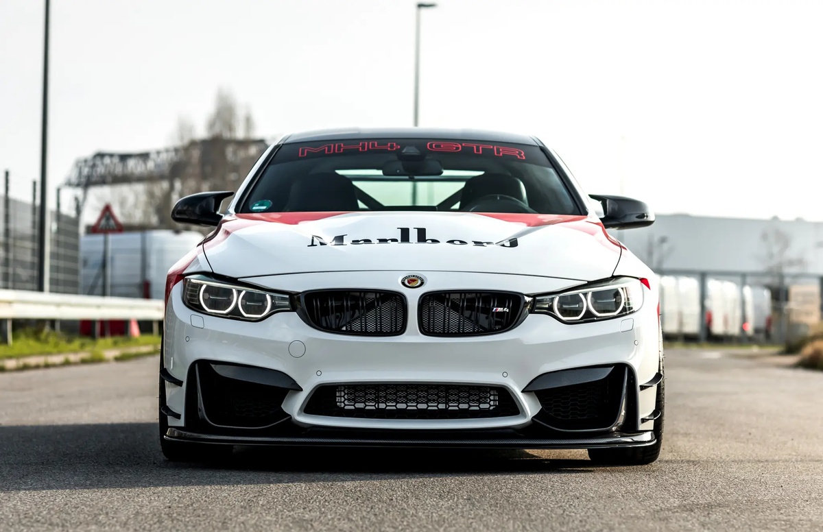 bmw m4 dtm champion edition manhart ra mat manh hon 700 ma luc hinh 3