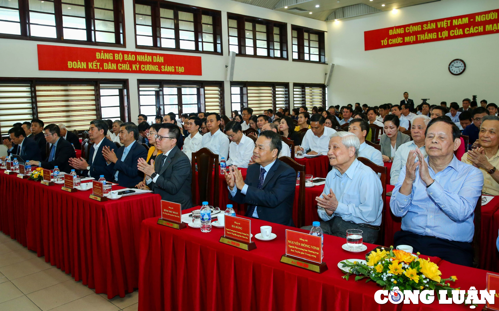 bao nhan dan ra mat phu truong ve sau vung kinh te xa hoi hinh 2