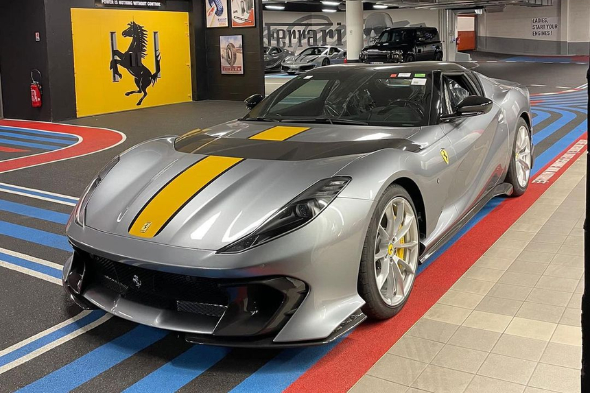 sieu xe ferrari 812 competizione a dau tien da toi tay khach hang hinh 1