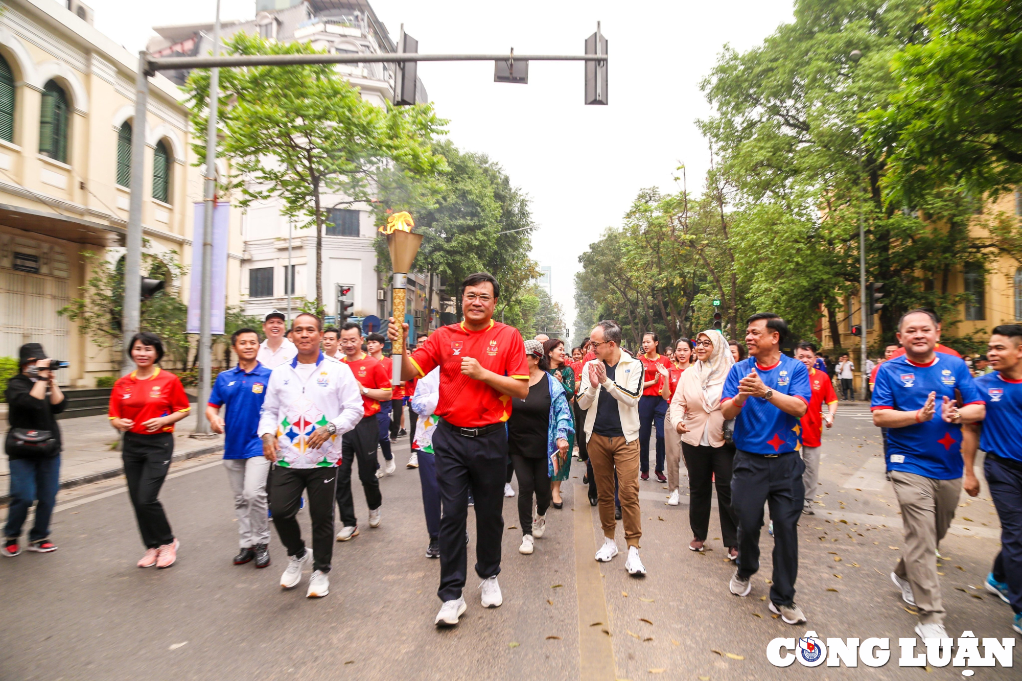 200 van dong vien viet nam tham gia le ruoc duoc sea games 32 hinh 6