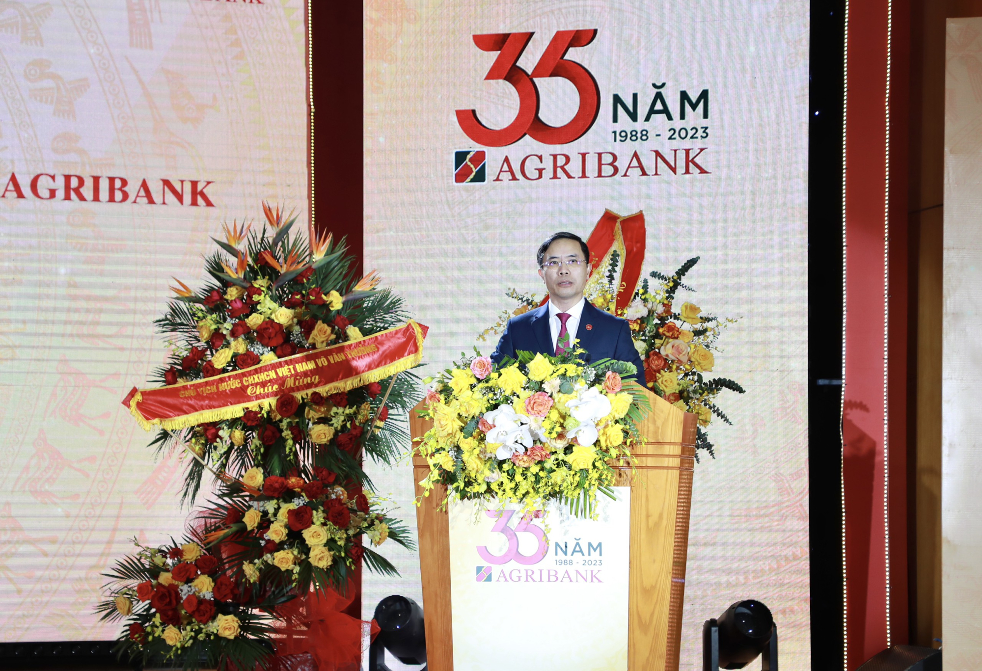 agribank don nhan huan chuong lao dong hang nhat chao mung ky niem 35 nam ngay thanh lap hinh 4