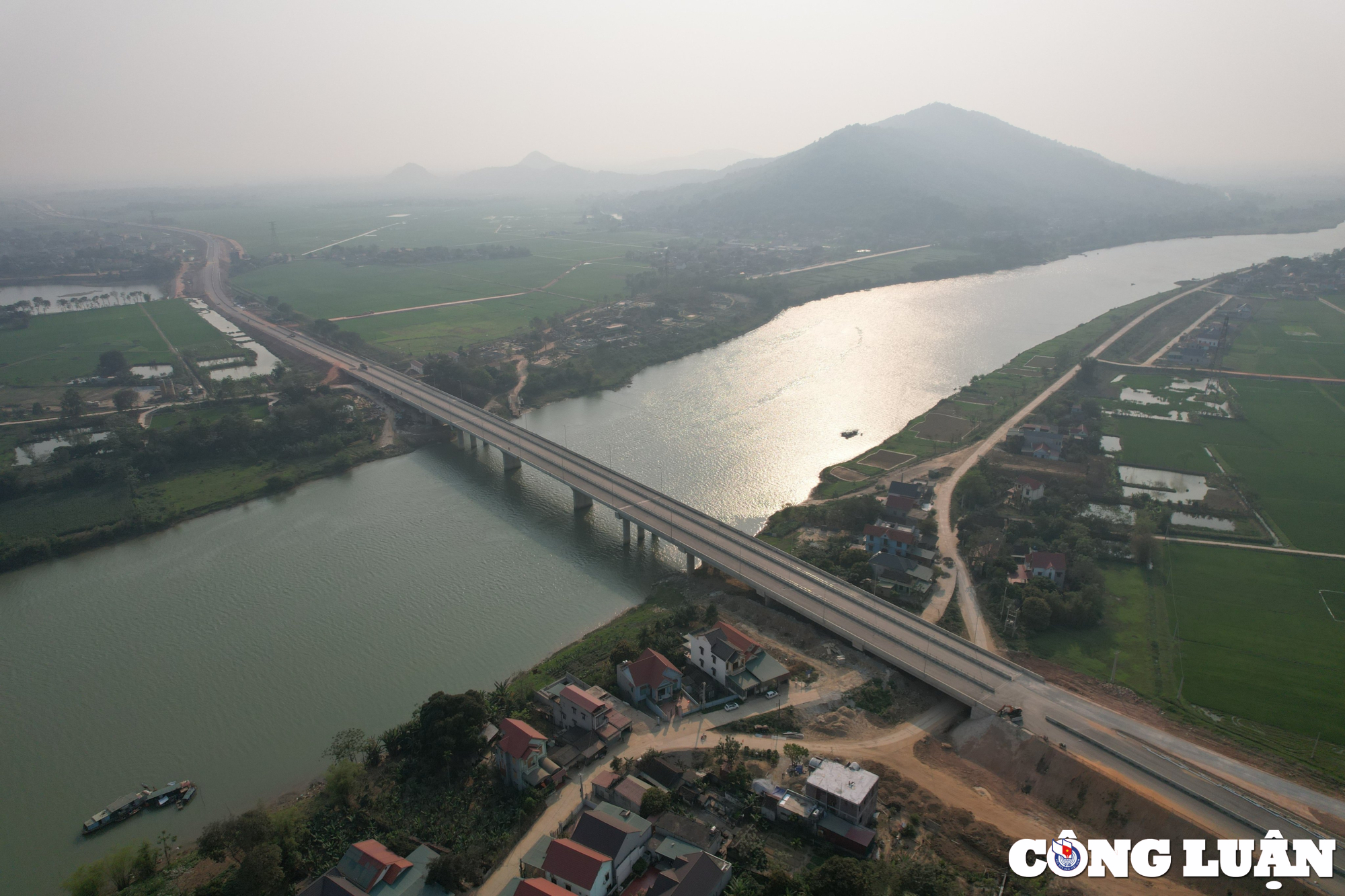 Cao tốc Mai Sơn - Quốc lộ 45 có chiều dài 63,37km nối 2 tỉnh Ninh Bình và Thanh Hóa do Ban quản lý dự án Thăng Long là đại diện chủ đầu tư.