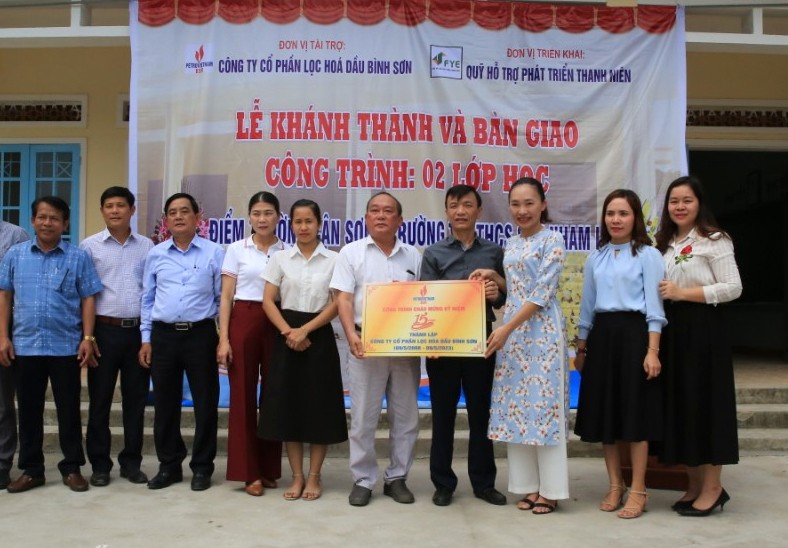 ban giao cong trinh 2 lop hoc truong tieu hoc va trung hoc co so son nham ii do bsr tai tro hinh 1