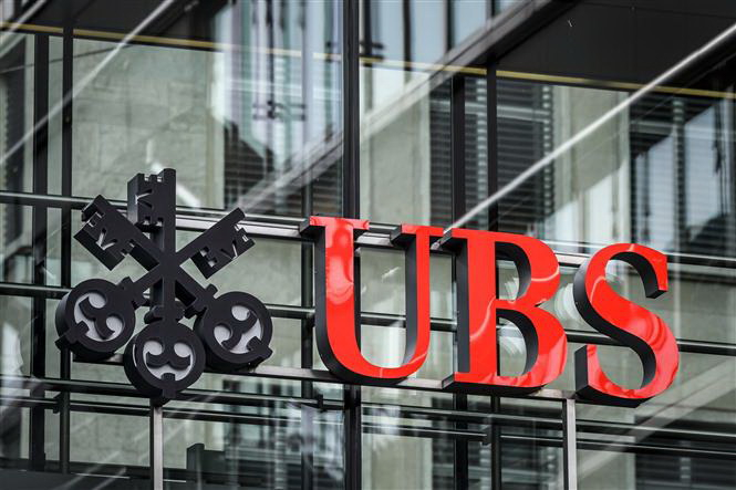 ubs cat giam toi 36000 viec lam sau khi sap nhap credit suisse hinh 1