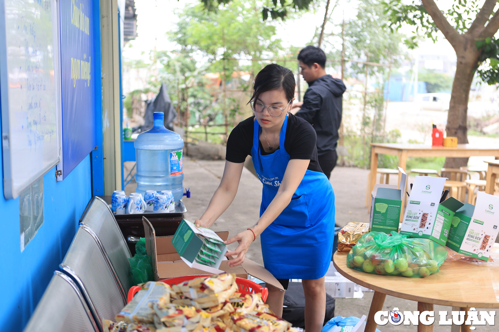 ha noi am long quan com 2000 dong chi phuc vu nhung vi khach dac biet hinh 12