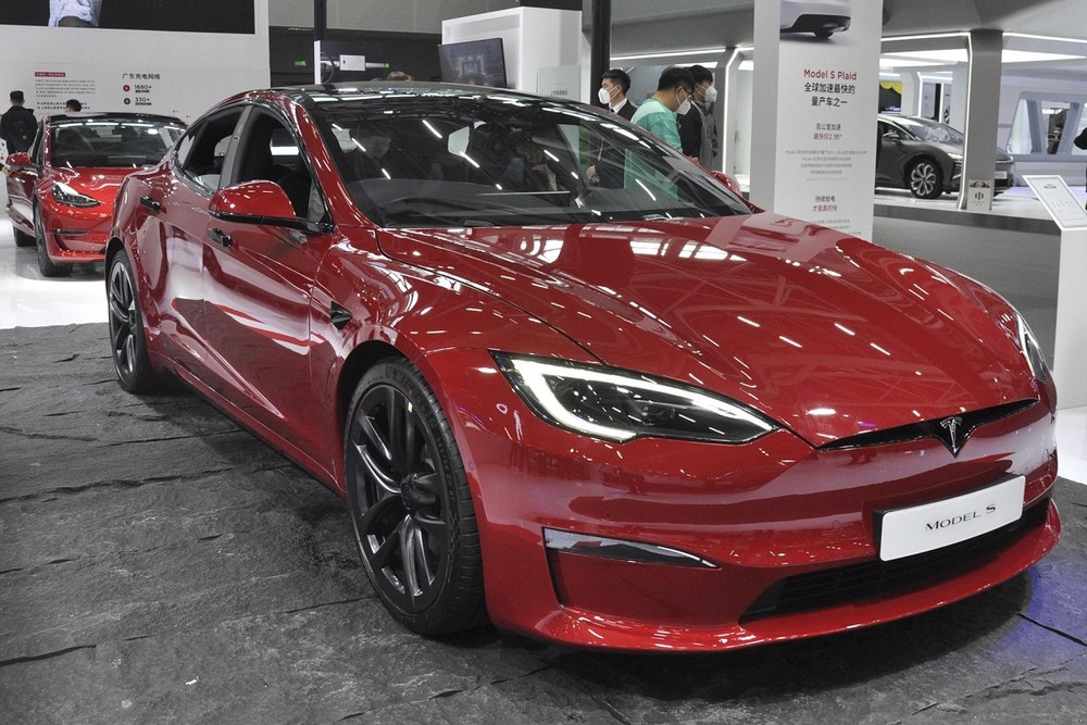 tesla model s 2023 duoc trung bay tai trung quoc voi muc gia 269 ty dong hinh 1